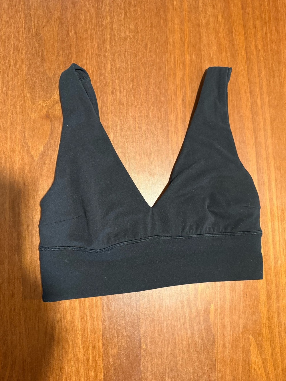 lululemon athletica Black V-Neck Wireless Sports Bra. LikeNew without tags size